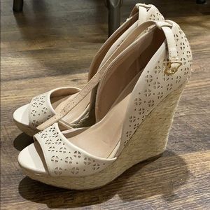 Wild Diva tan wedges